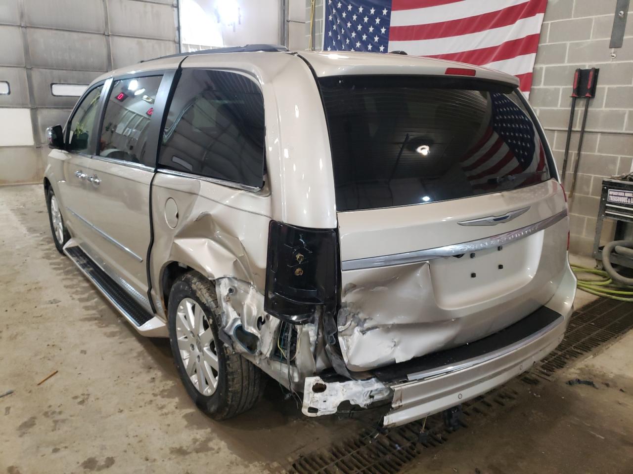 Photo 3 from auction – 2012 CHRYSLER TOWN & COU with VIN 2C4RC1CG2CR412931