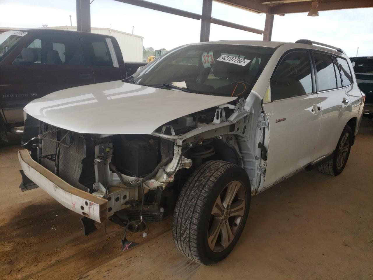 Photo 2 from auction – 2011 TOYOTA HIGHLANDER with VIN 5TDYK3EH1BS036017