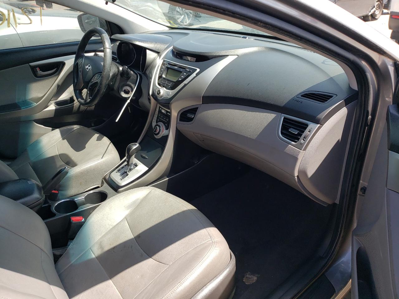 Photo 5 from auction – 2012 HYUNDAI ELANTRA GL with VIN 5NPDH4AE9CH085522