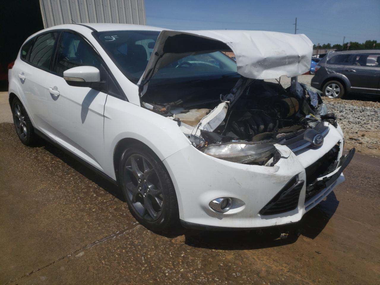 FORD FOCUS SE 2014 with VIN 1FADP3K27EL296451 - Photo from auction