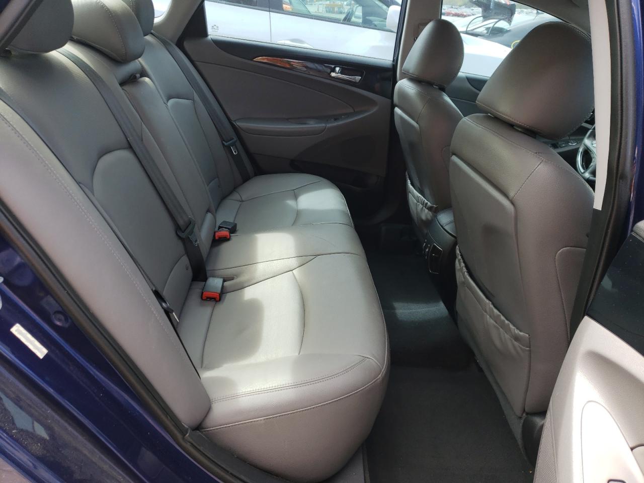Photo 6 from auction – 2011 HYUNDAI SONATA SE with VIN 5NPEC4AC0BH020607