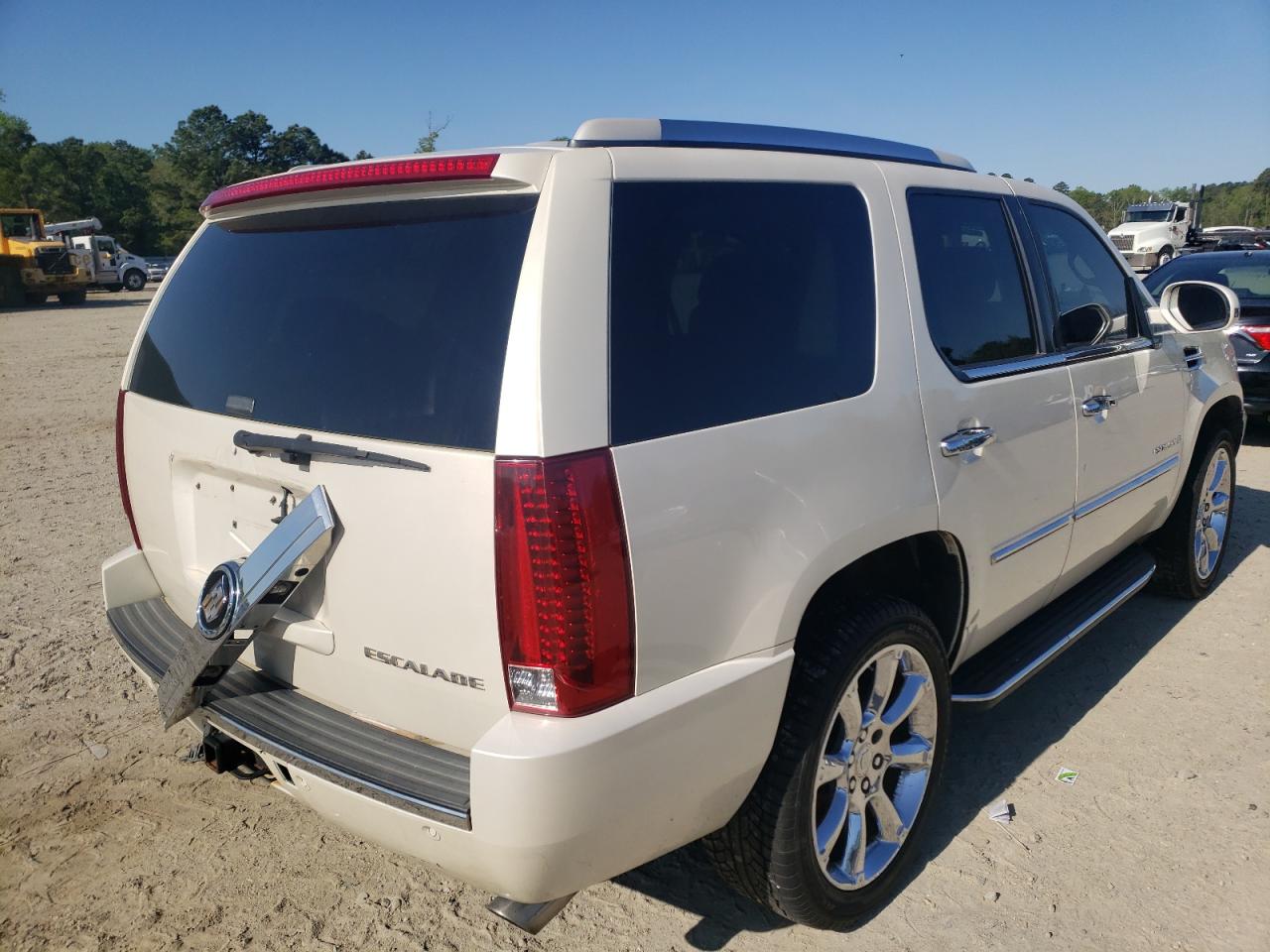 Photo 4 from auction – 2007 CADILLAC ESCALADE L with VIN 1GYFK63847R406744