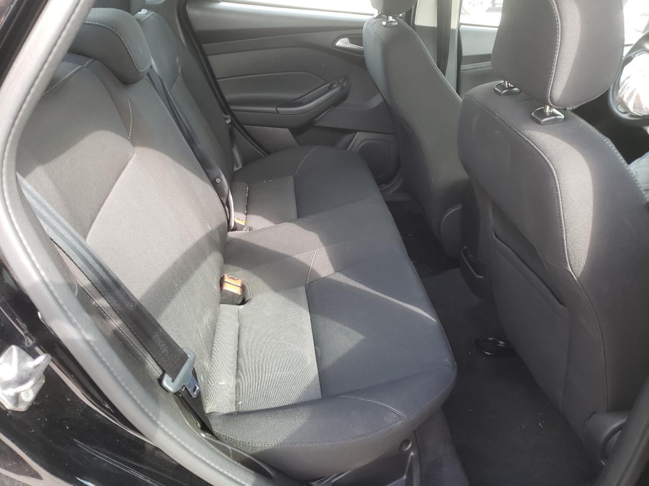 Photo 6 from auction – 2018 FORD FOCUS SE with VIN 1FADP3F23JL250376