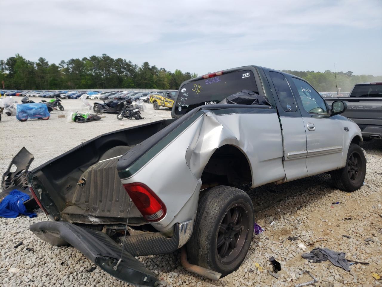 Photo 4 from auction – 2002 FORD F150 with VIN 1FTRX17W72NB84099