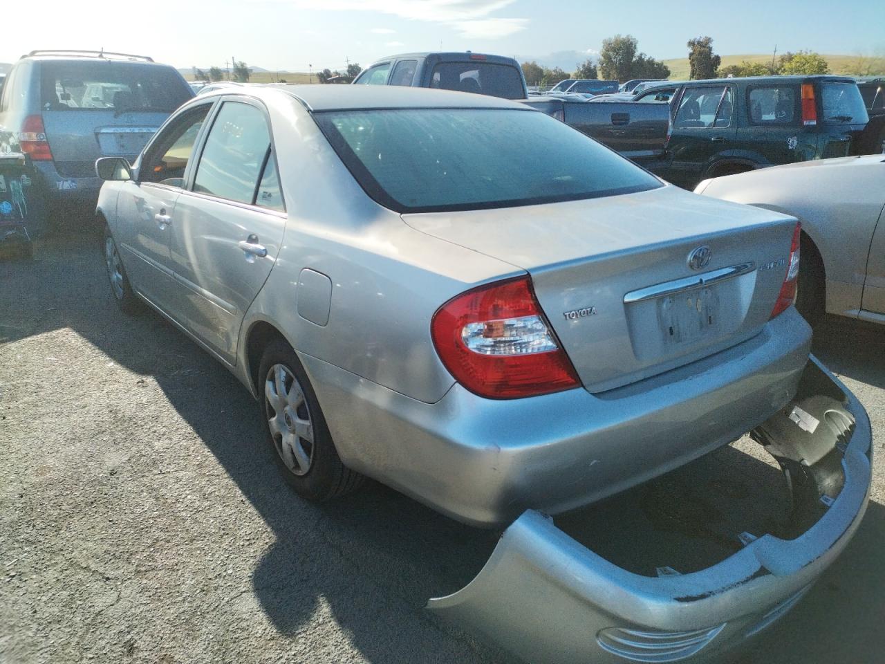 Photo 3 from auction – 2004 TOYOTA CAMRY LE with VIN 4T1BE32K74U373850
