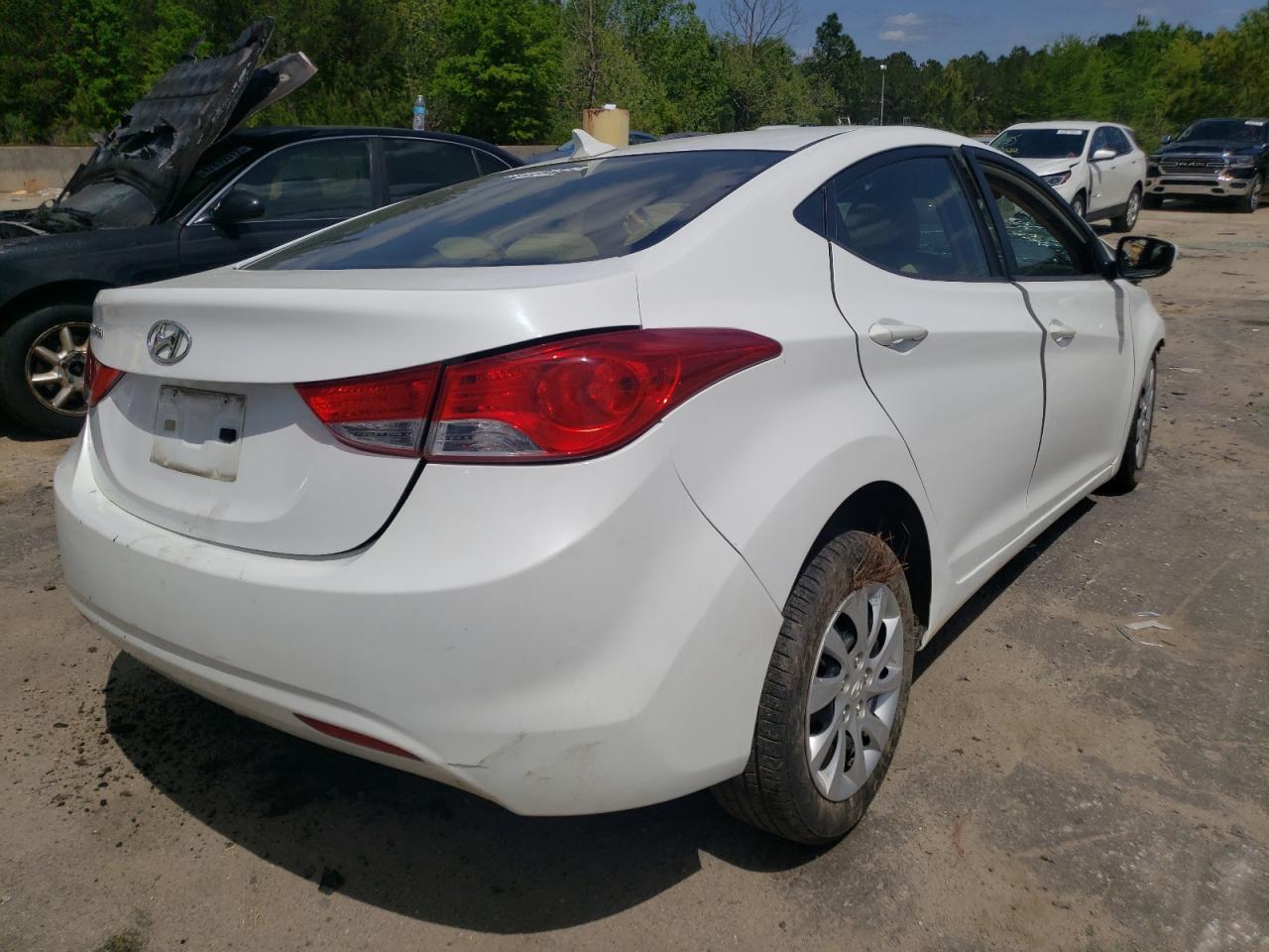 Photo 4 from auction – 2012 HYUNDAI ELANTRA GL with VIN 5NPDH4AE8CH143250