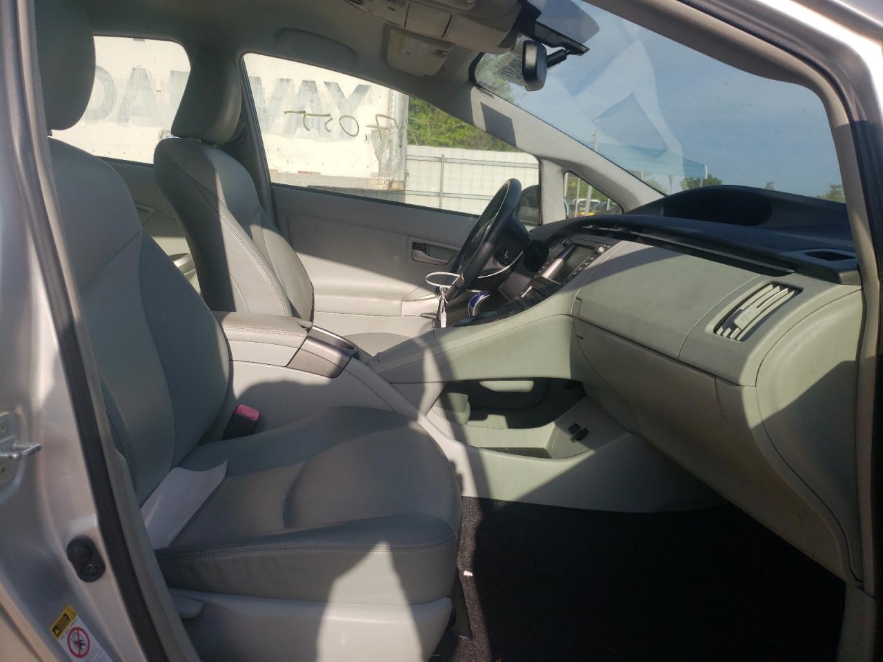 Photo 5 from auction – 2013 TOYOTA PRIUS with VIN JTDKN3DU3D5562945