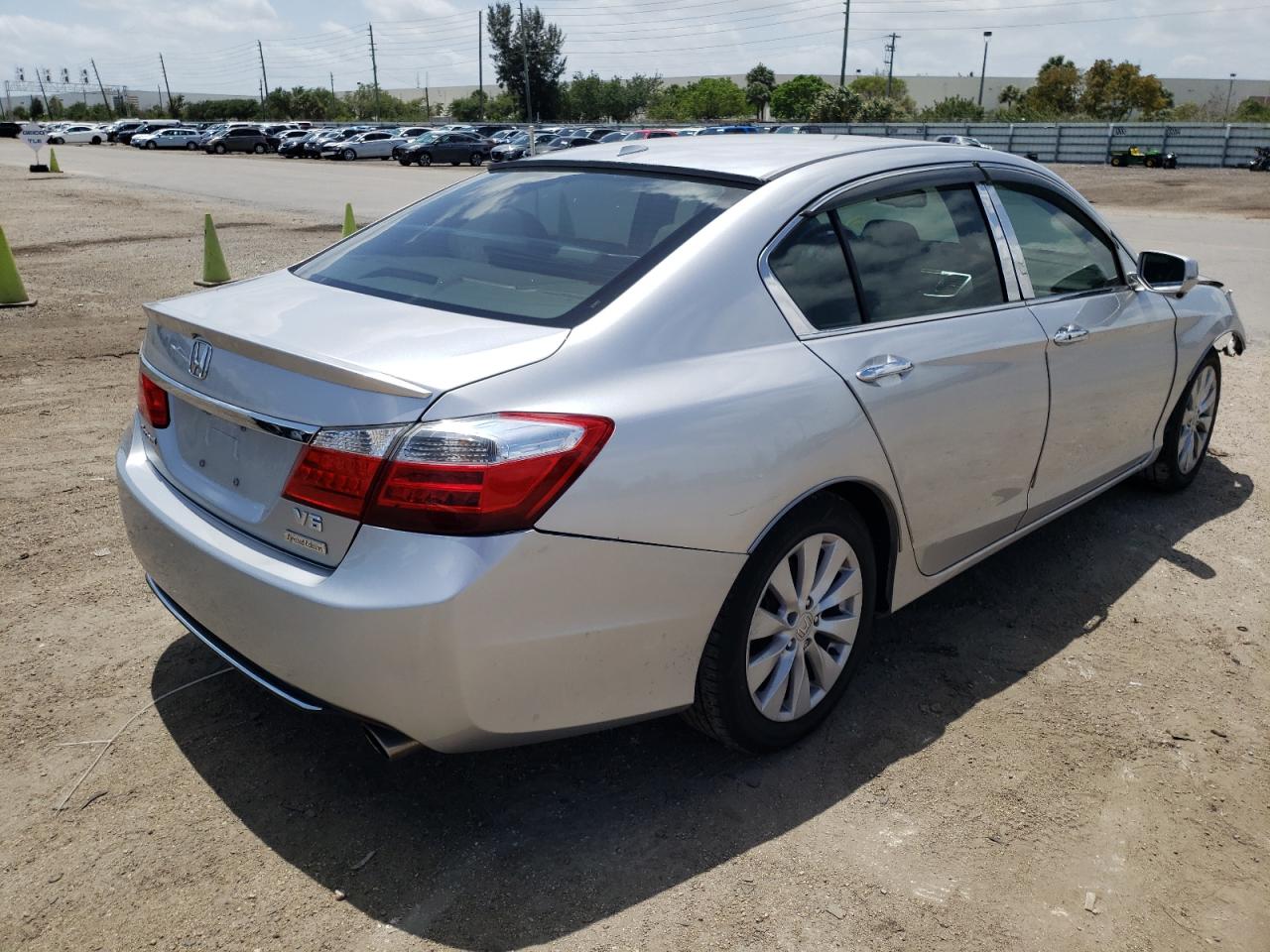 Photo 4 from auction – 2014 HONDA ACCORD EXL with VIN 1HGCR2F84EA180341