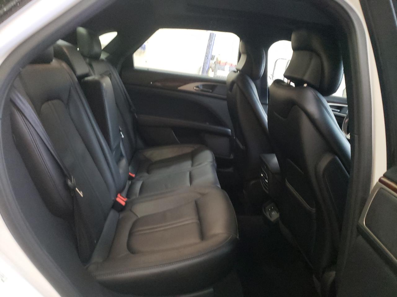 Photo 6 from auction – 2017 LINCOLN MKZ RESERV with VIN 3LN6L5F94HR622659