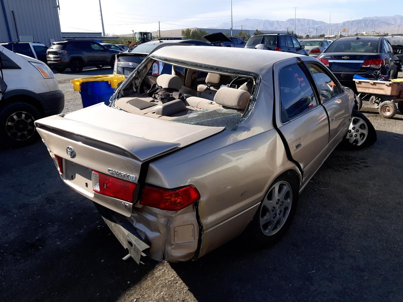 Photo 4 from auction – 2000 TOYOTA CAMRY LE with VIN JT2BF28K1Y0243037