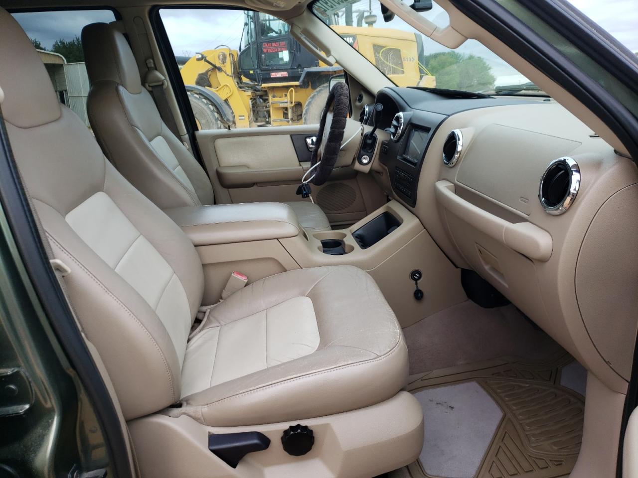 Photo 5 from auction – 2005 FORD EXPEDITION with VIN 1FMPU17535LA48281