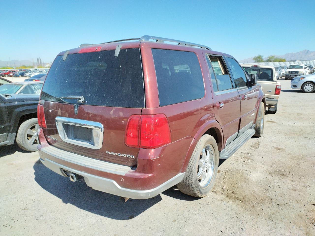 Photo 4 from auction – 2003 LINCOLN NAVIGATOR with VIN 5LMFU28R53LJ08980