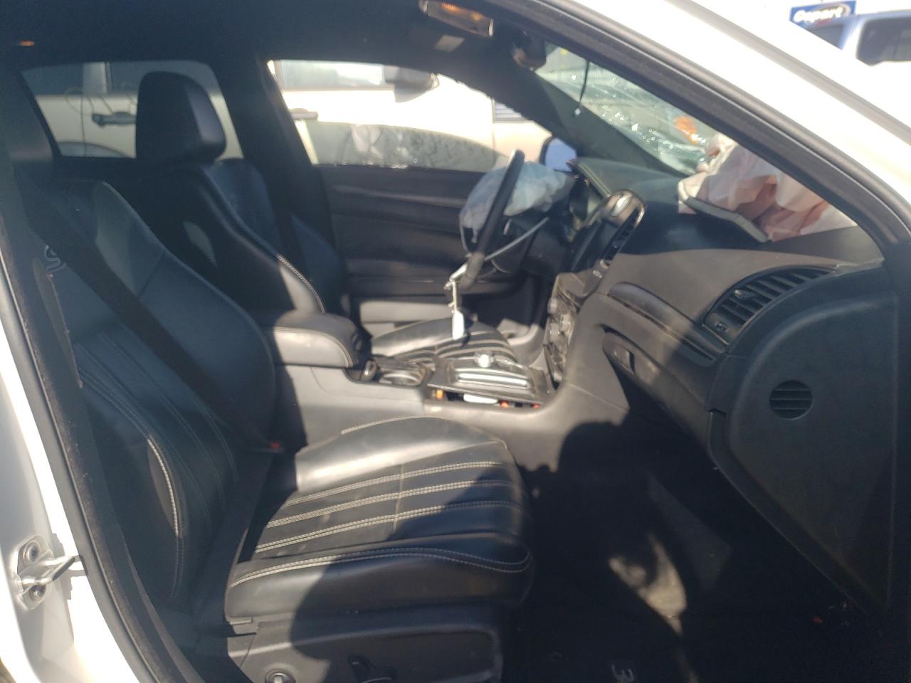 Photo 5 from auction – 2016 CHRYSLER 300 S with VIN 2C3CCAGG5GH209208