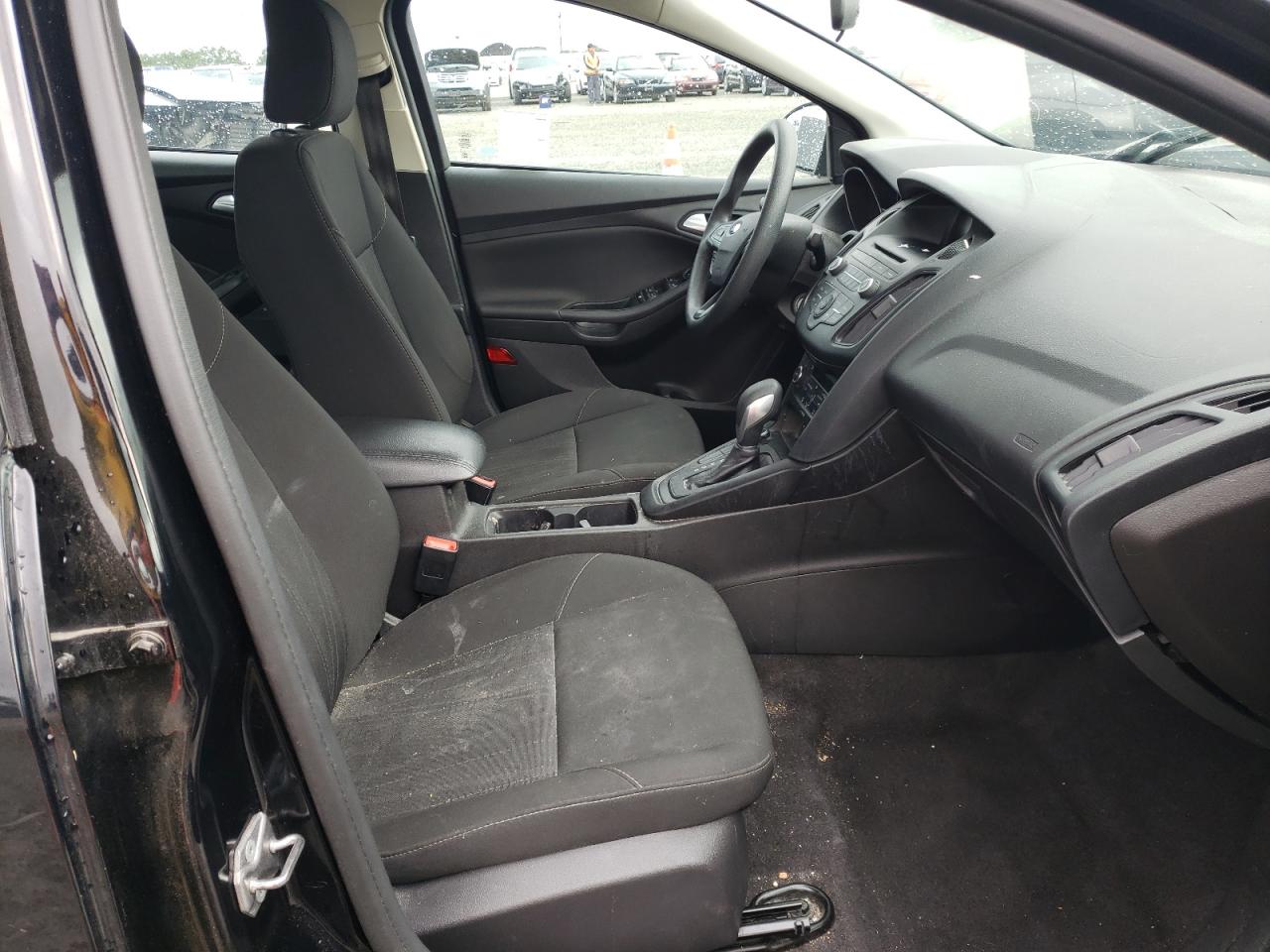 Photo 5 from auction – 2017 FORD FOCUS SE with VIN 1FADP3FE9HL296296