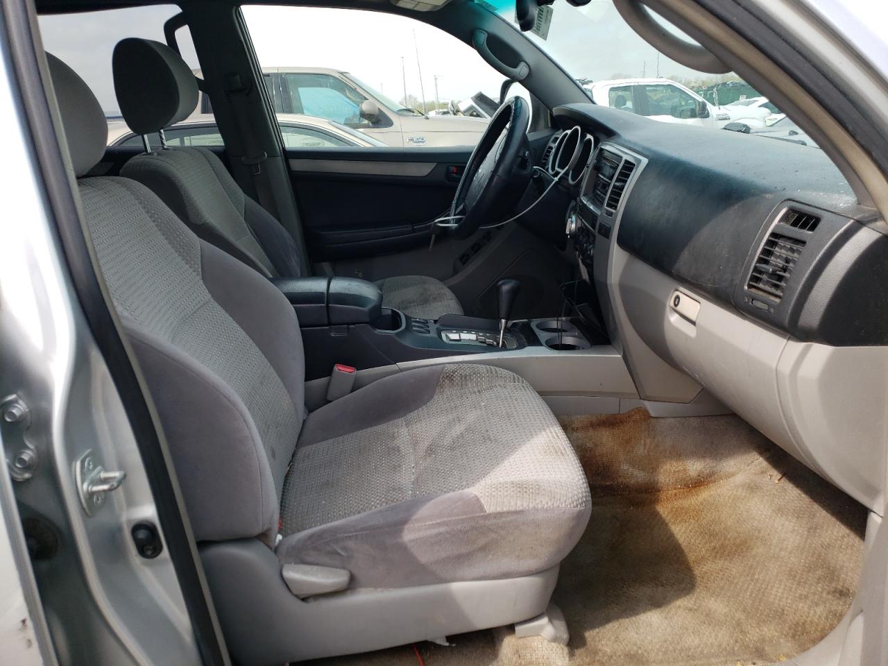 Photo 5 from auction – 2005 TOYOTA 4RUNNER SR with VIN JTEBT14R550052113