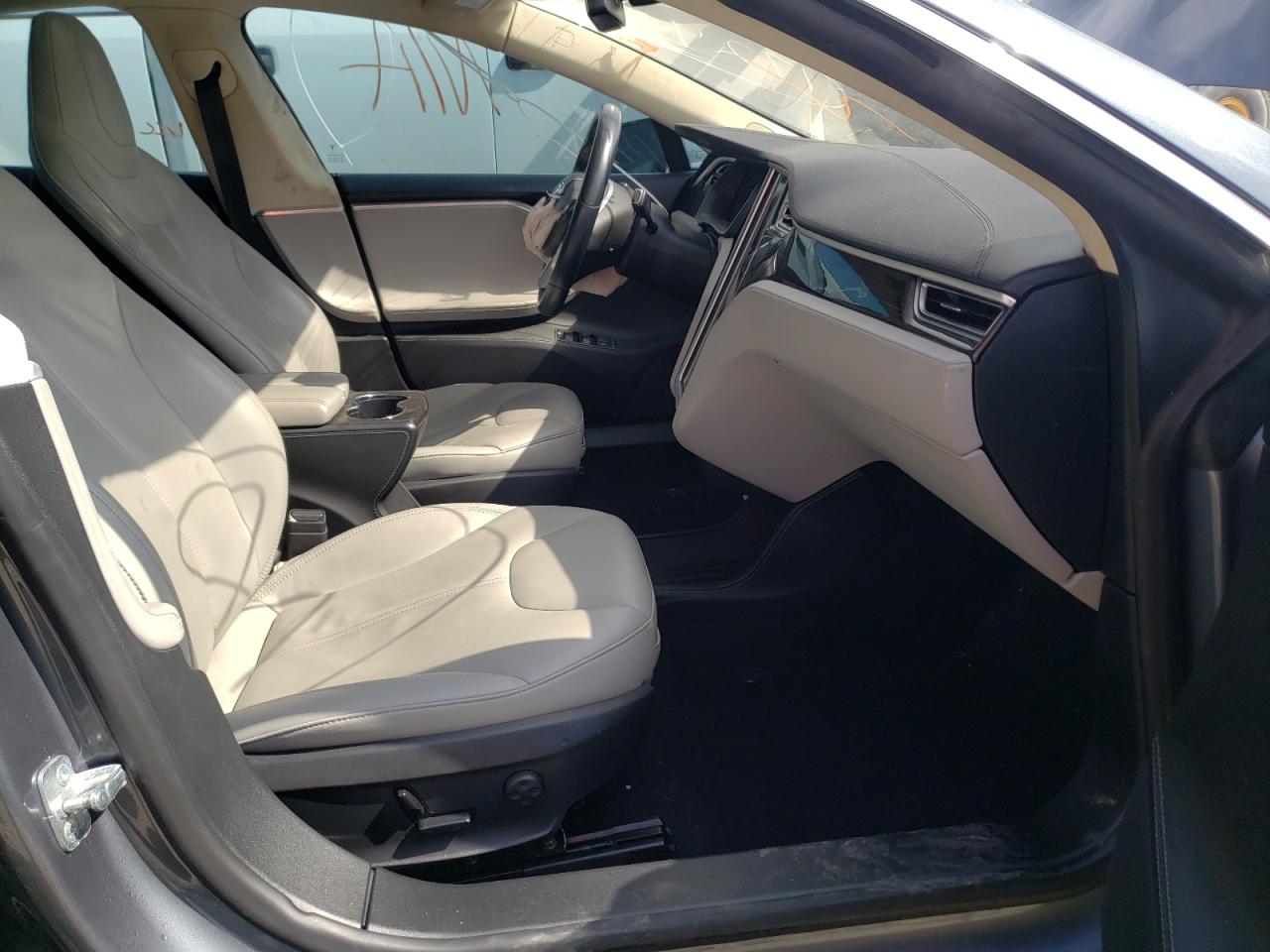Photo 5 from auction – 2014 TESLA MODEL S with VIN 5YJSA1H14EFP42841