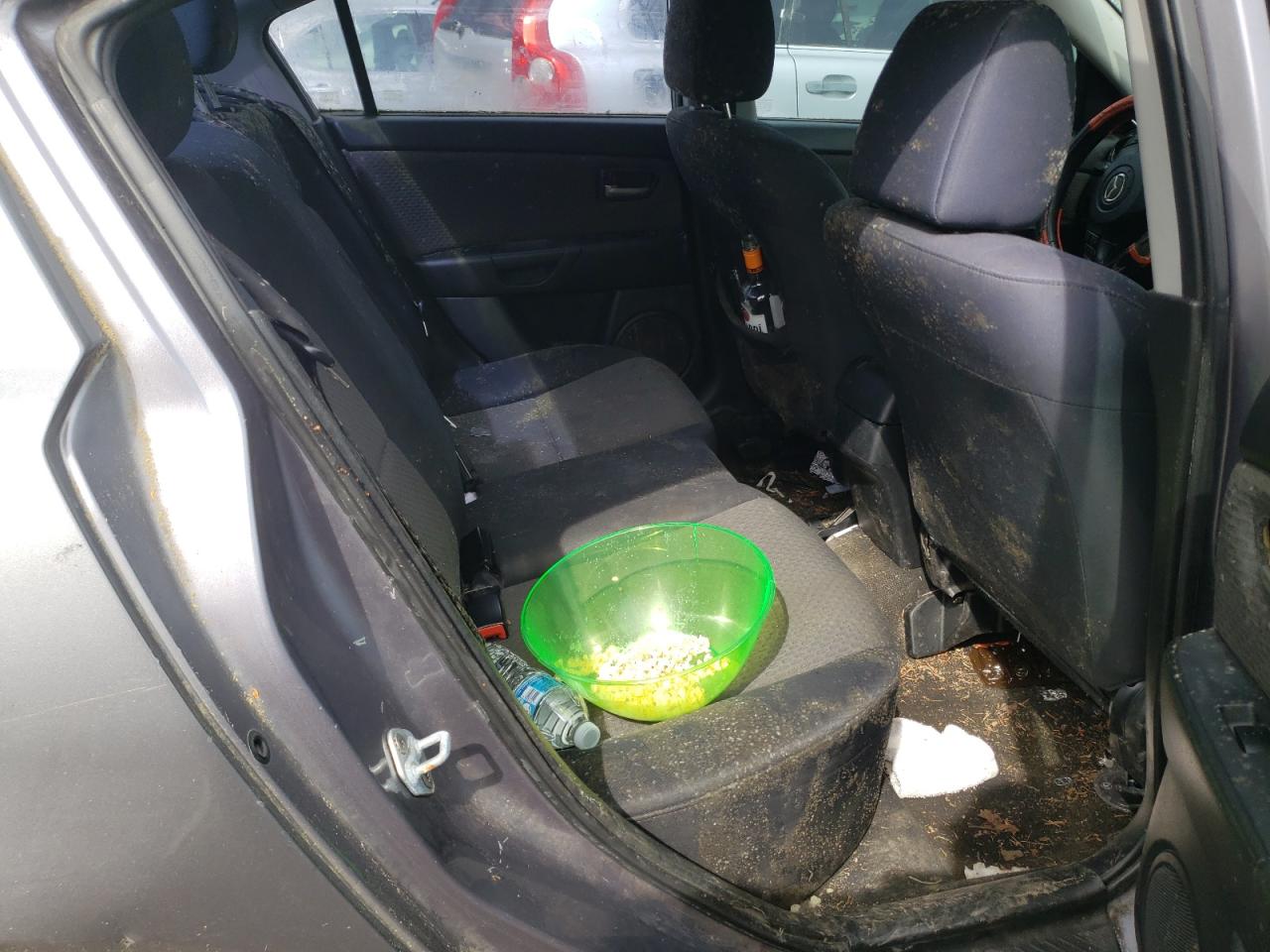 Photo 6 from auction – 2005 MAZDA 3 I with VIN JM1BK12F551312441