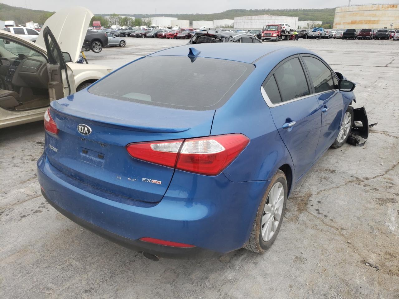 Foto 4 de la subasta – 2015 KIA FORTE EX con VIN KNAFX4A80F5320946
