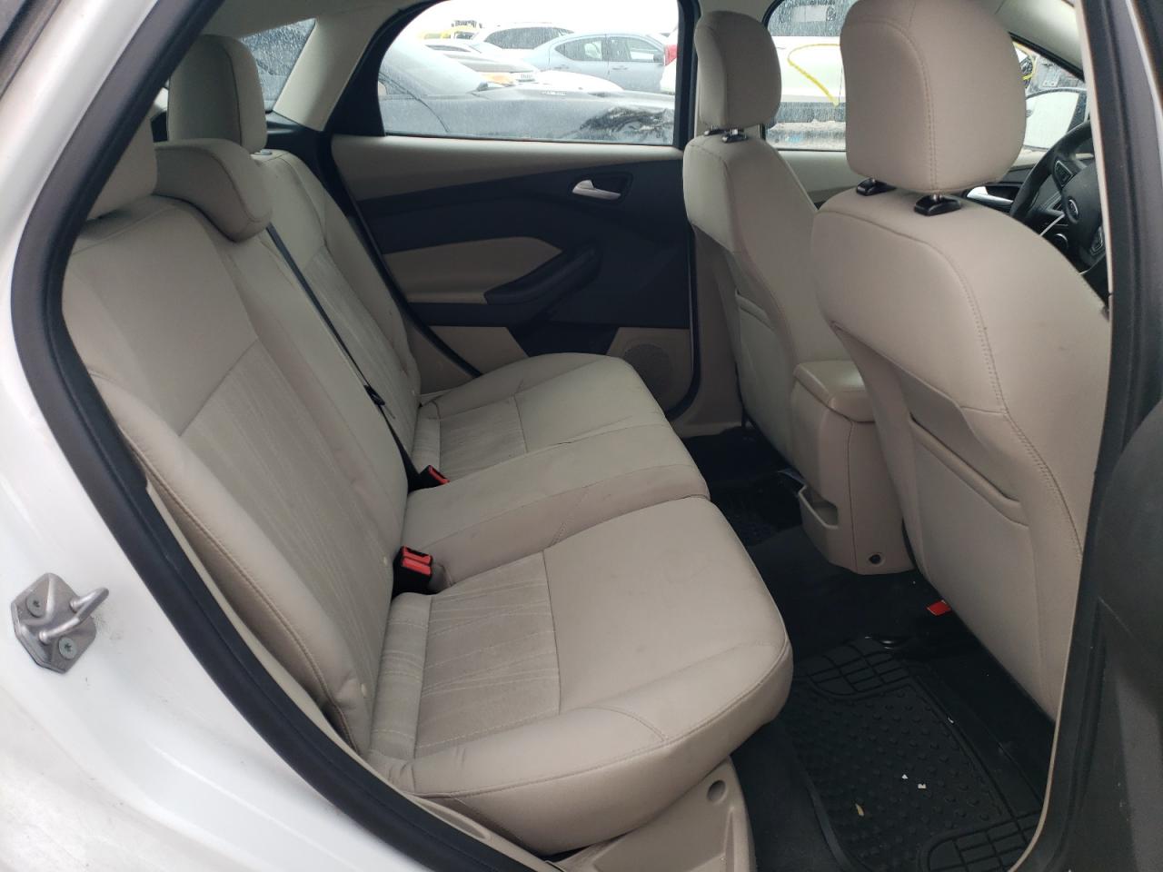 Photo 6 from auction – 2015 FORD FOCUS SE with VIN 1FADP3K25FL336396