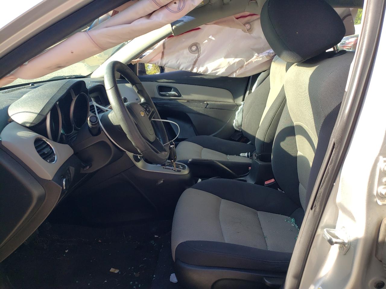 Photo 5 from auction – 2012 CHEVROLET CRUZE LS with VIN 1G1PC5SHXC7268077
