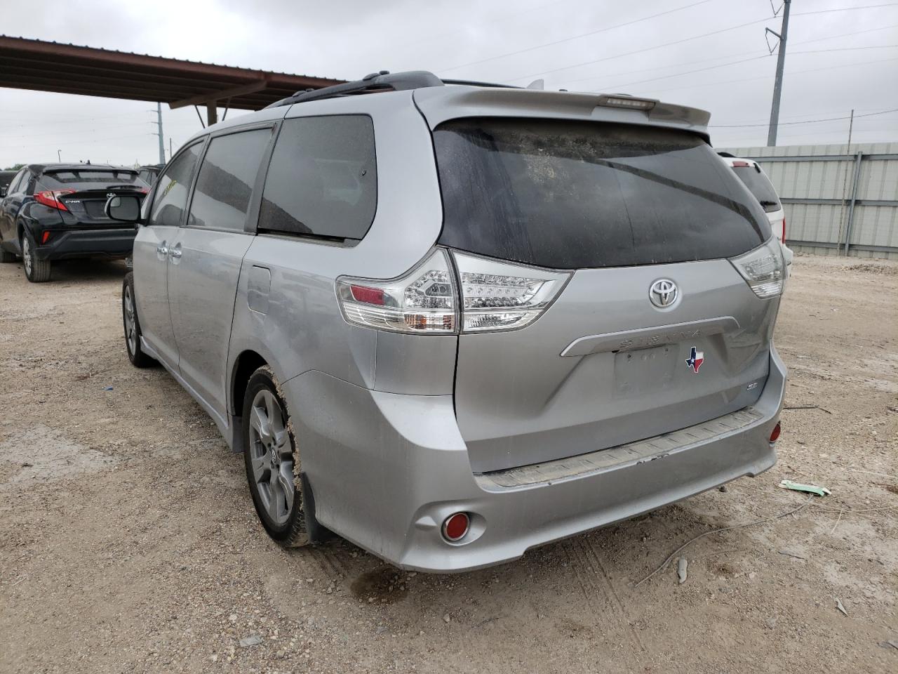 Photo 3 from auction – 2018 TOYOTA SIENNA SE with VIN 5TDXZ3DCXJS903040