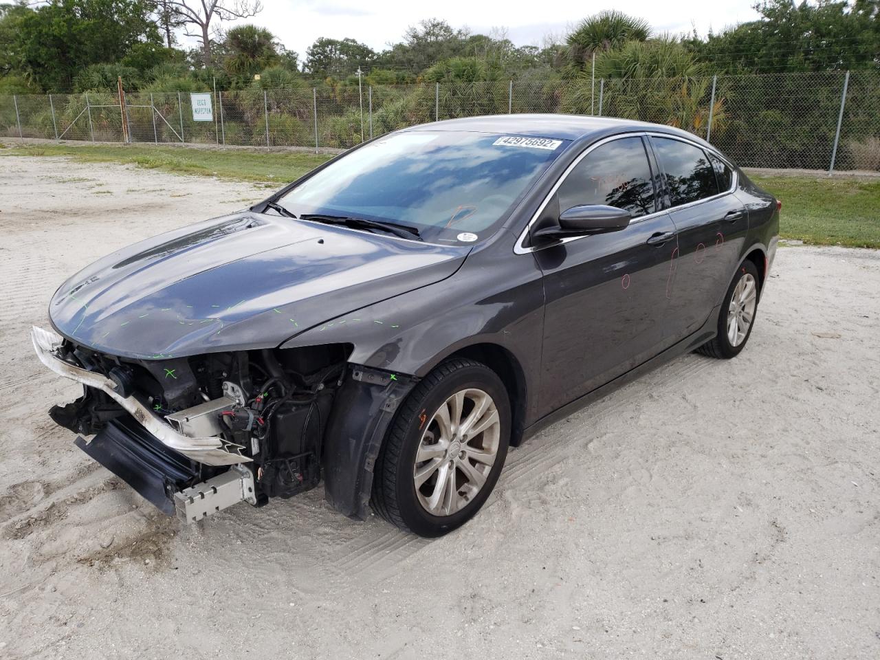Photo 2 from auction – 2016 CHRYSLER 200 LIMITE with VIN 1C3CCCAB0GN148317