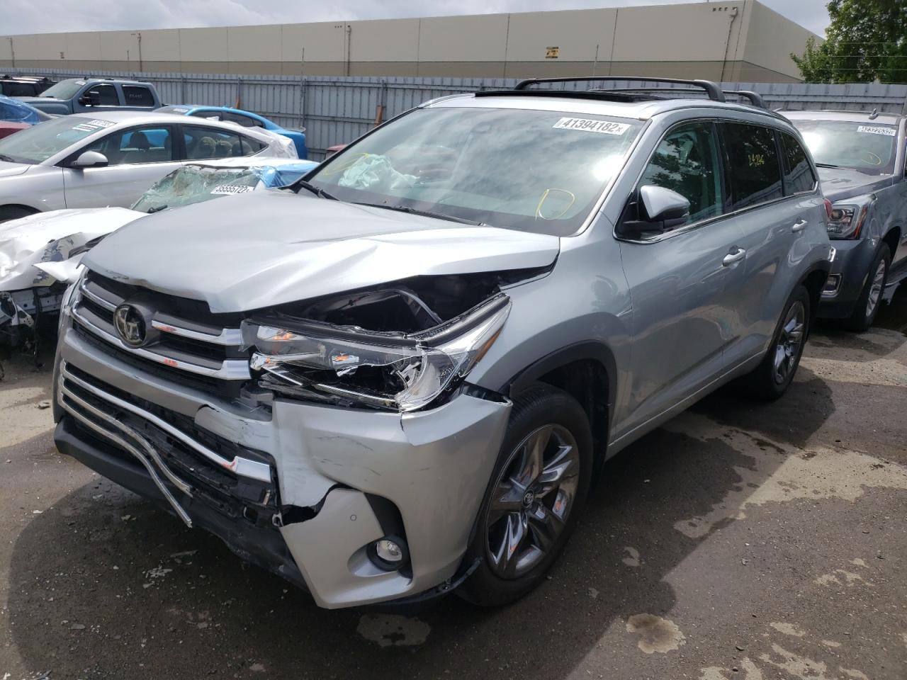Photo 2 from auction – 2019 TOYOTA HIGHLANDER with VIN 5TDDZRFH2KS707528