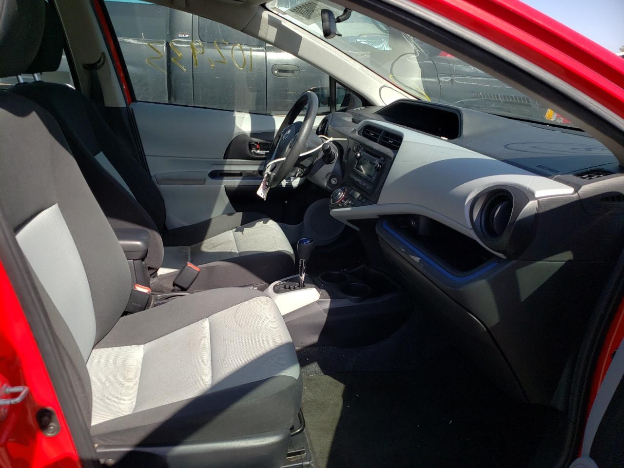 Photo 5 from auction – 2012 TOYOTA PRIUS C with VIN JTDKDTB32C1008461