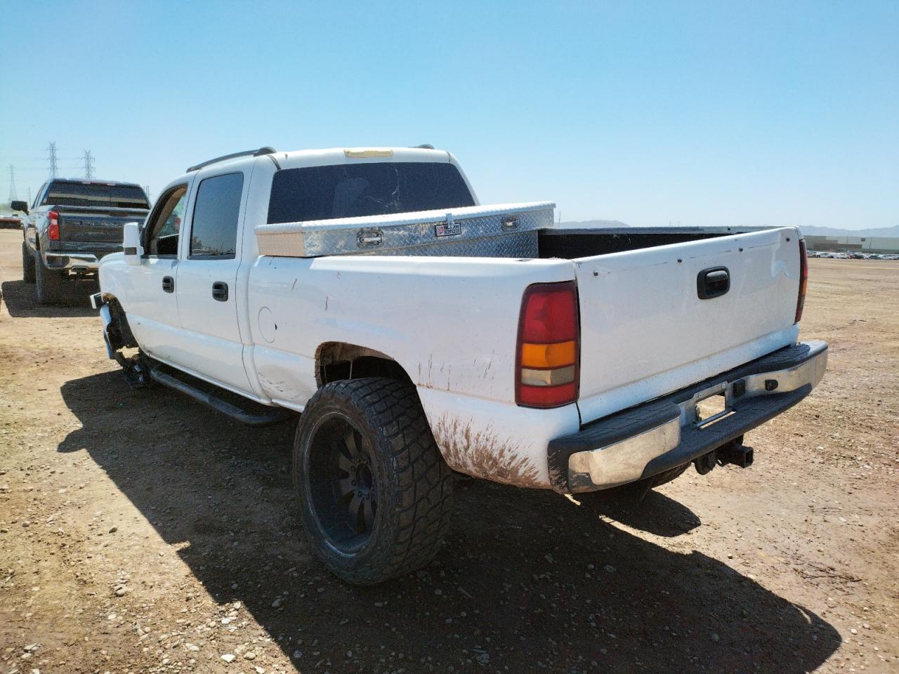 Photo 3 from auction – 2003 CHEVROLET SILVERADO with VIN 1GCGK13U03F235688
