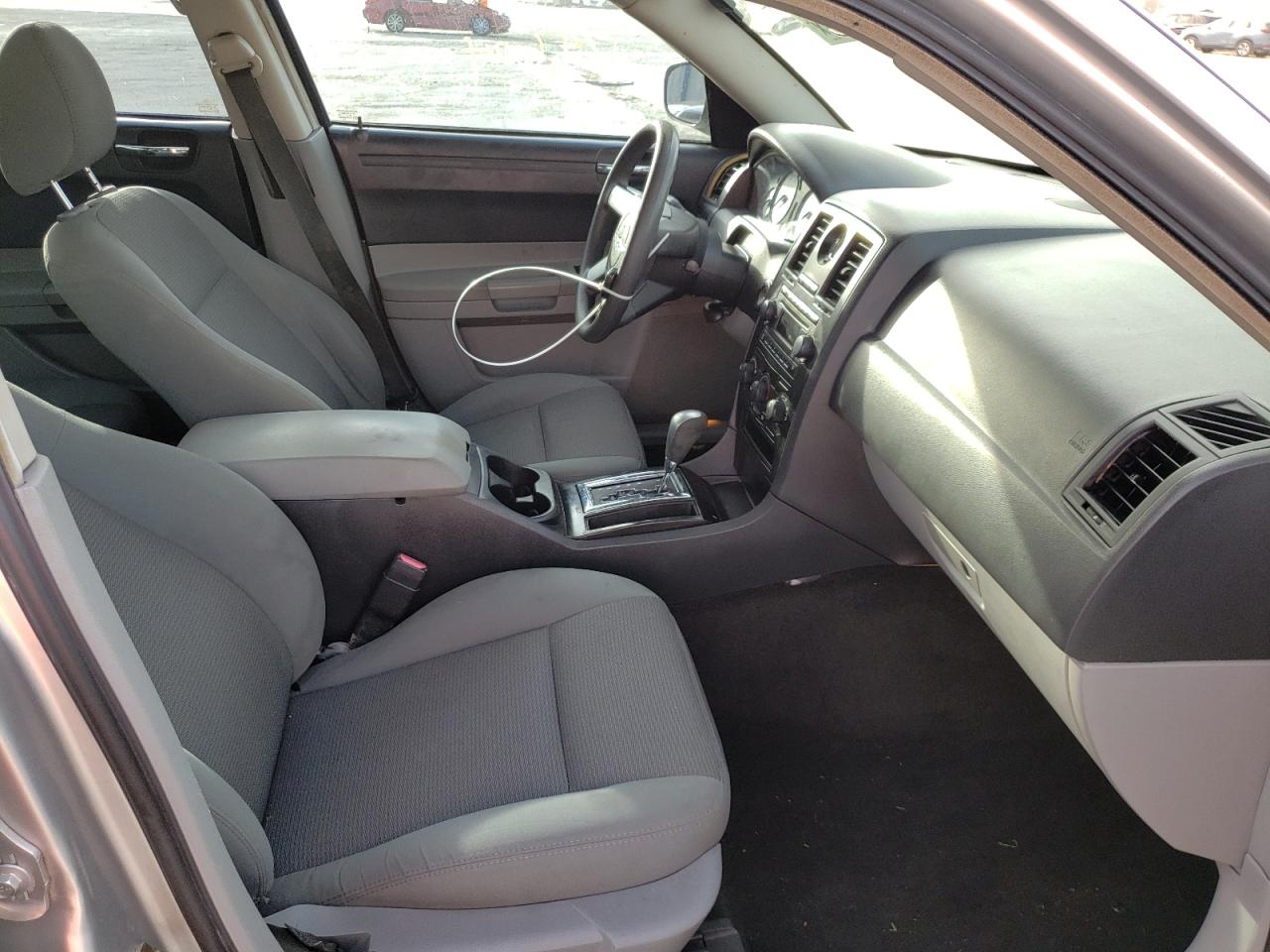 Photo 5 from auction – 2006 CHRYSLER 300 with VIN 2C3KA43R06H216253
