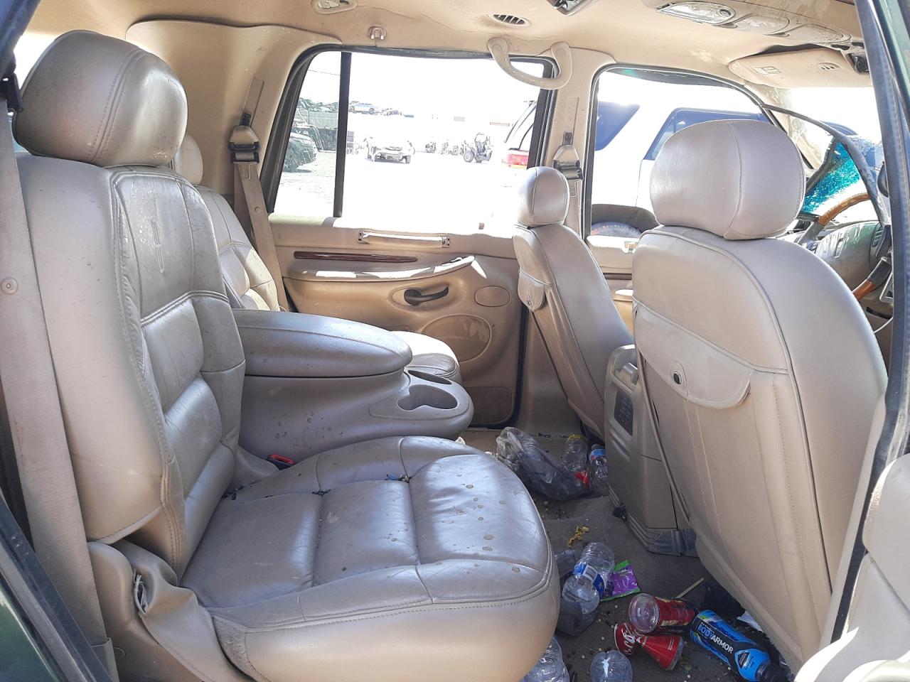 Photo 6 from auction – 2000 LINCOLN NAVIGATOR with VIN 5LMRU27A7YLJ05949
