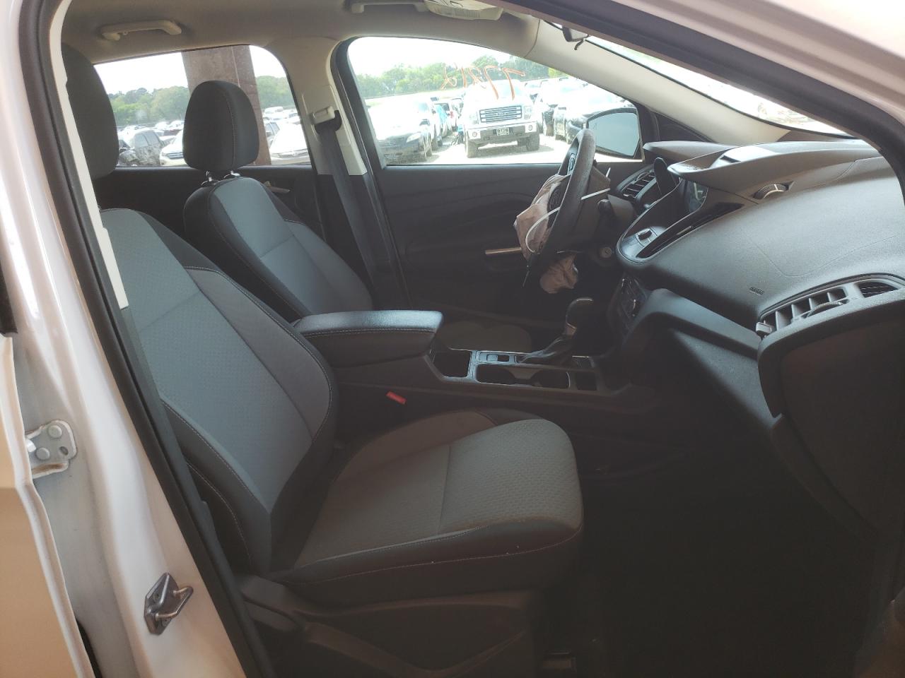 Photo 5 from auction – 2017 FORD ESCAPE SE with VIN 1FMCU0GD9HUC07299