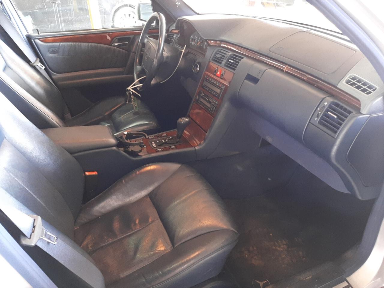 Photo 5 from auction – 1997 MERCEDES-BENZ E 320 with VIN WDBJF55F4VA376102