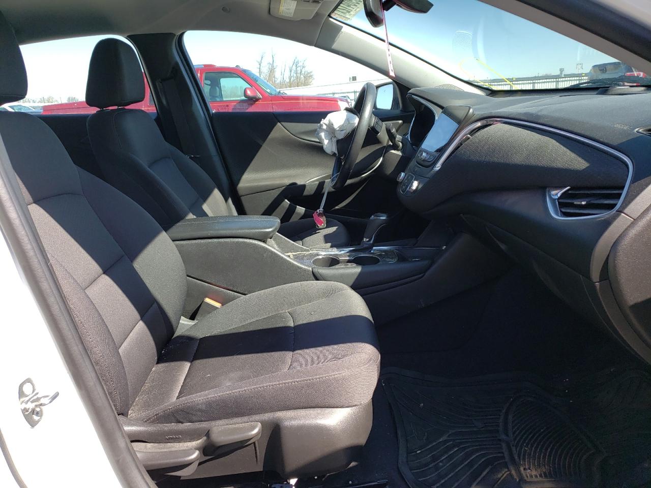 Photo 5 from auction – 2017 CHEVROLET MALIBU LT with VIN 1G1ZE5ST9HF201037