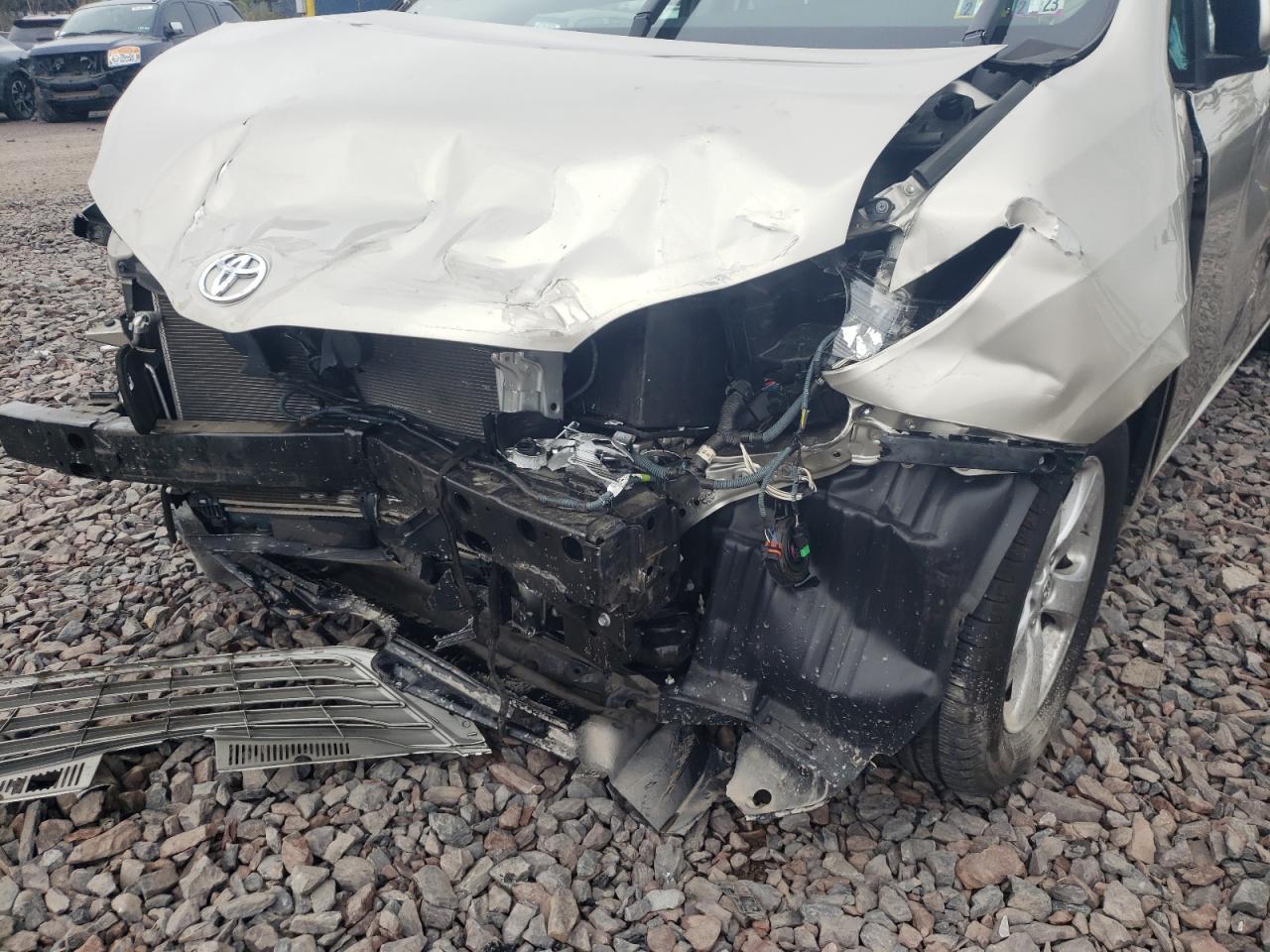Photo 9 from auction – 2017 TOYOTA SIENNA LE with VIN 5TDKZ3DC2HS781388