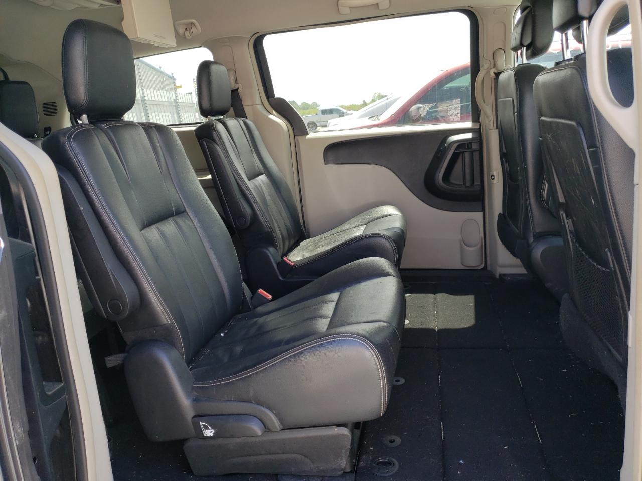Photo 6 from auction – 2014 CHRYSLER TOWN & COU with VIN 2C4RC1BG1ER358168