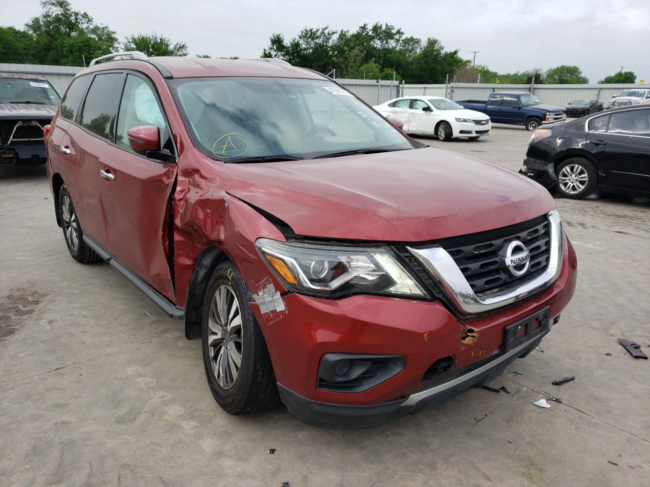NISSAN PATHFINDER 2017 with VIN 5N1DR2MNXHC694646 - Photo from auction