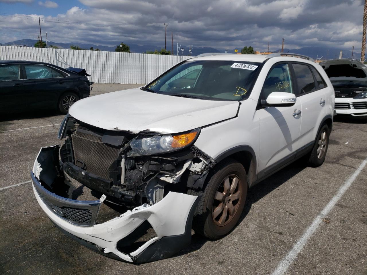 Photo 2 from auction – 2013 KIA SORENTO LX with VIN 5XYKT4A2XDG404348