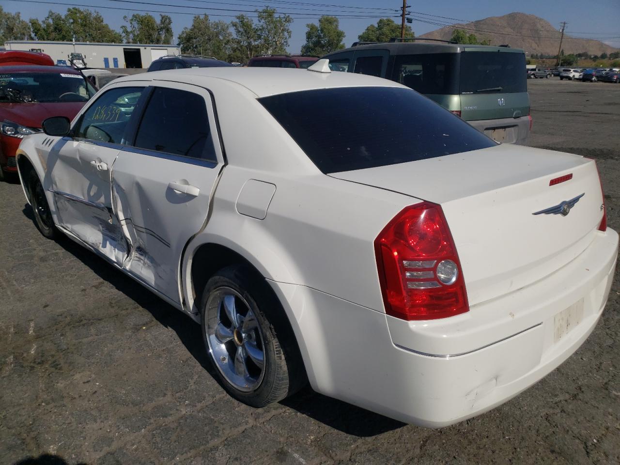 Photo 3 from auction – 2008 CHRYSLER 300 LX with VIN 2C3KA43RX8H208552