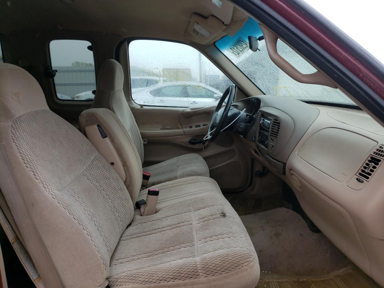 Photo 5 from auction – 1998 FORD F150 with VIN 1FTZX08W1WKB02755