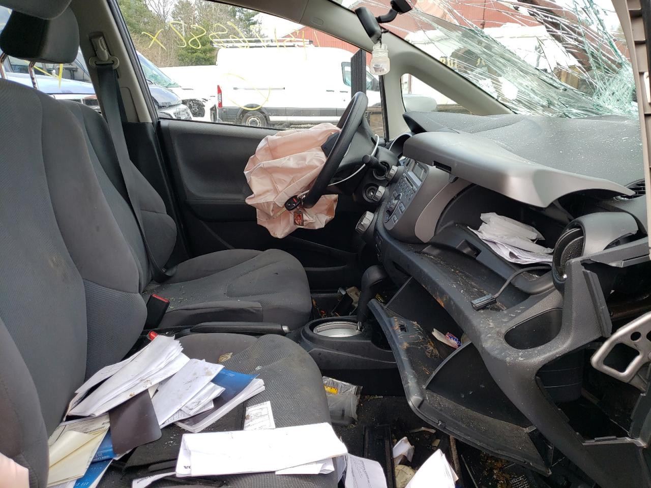Photo 5 from auction – 2013 HONDA FIT with VIN JHMGE8H3XDC012527