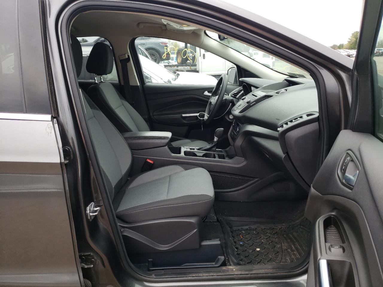 Photo 5 from auction – 2017 FORD ESCAPE SE with VIN 1FMCU9GDXHUB90310