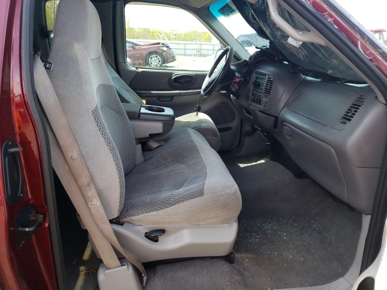 Photo 5 from auction – 1999 FORD F250 with VIN 2FTPX28L9XCA80793
