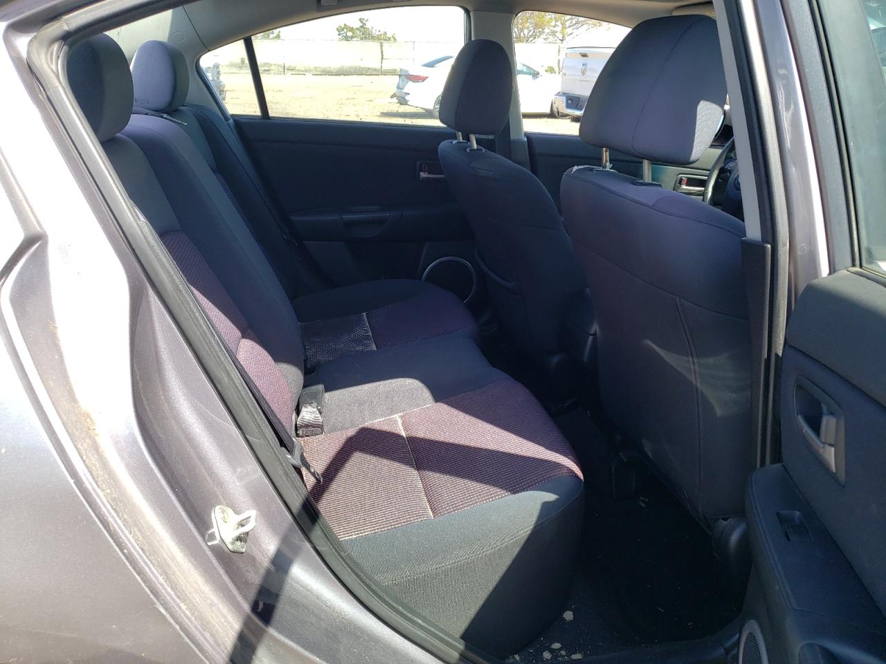 Photo 17 from auction – 2005 MAZDA 3 S with VIN JM1BK323651295182