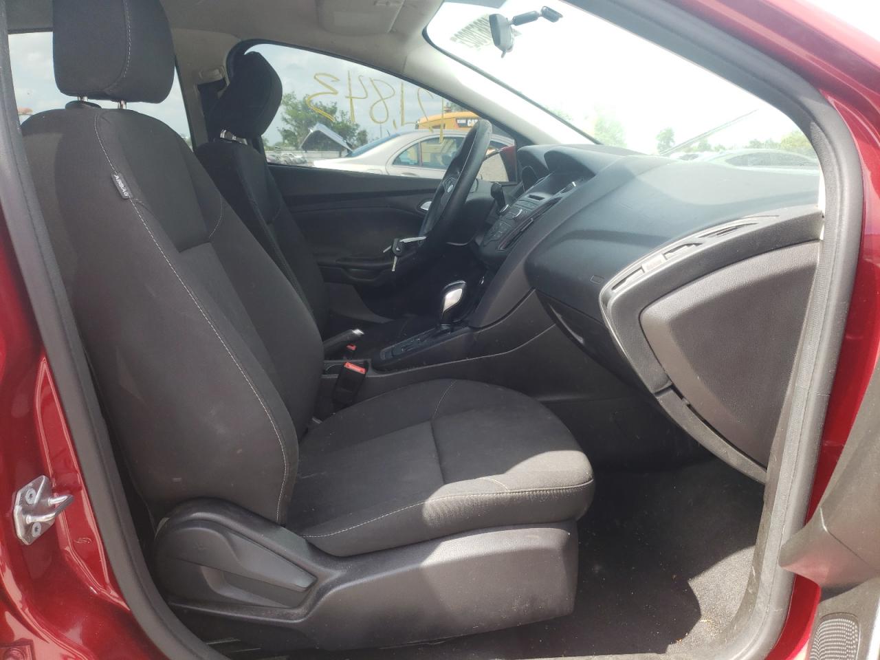 Photo 5 from auction – 2016 FORD FOCUS SE with VIN 1FADP3F29GL300741