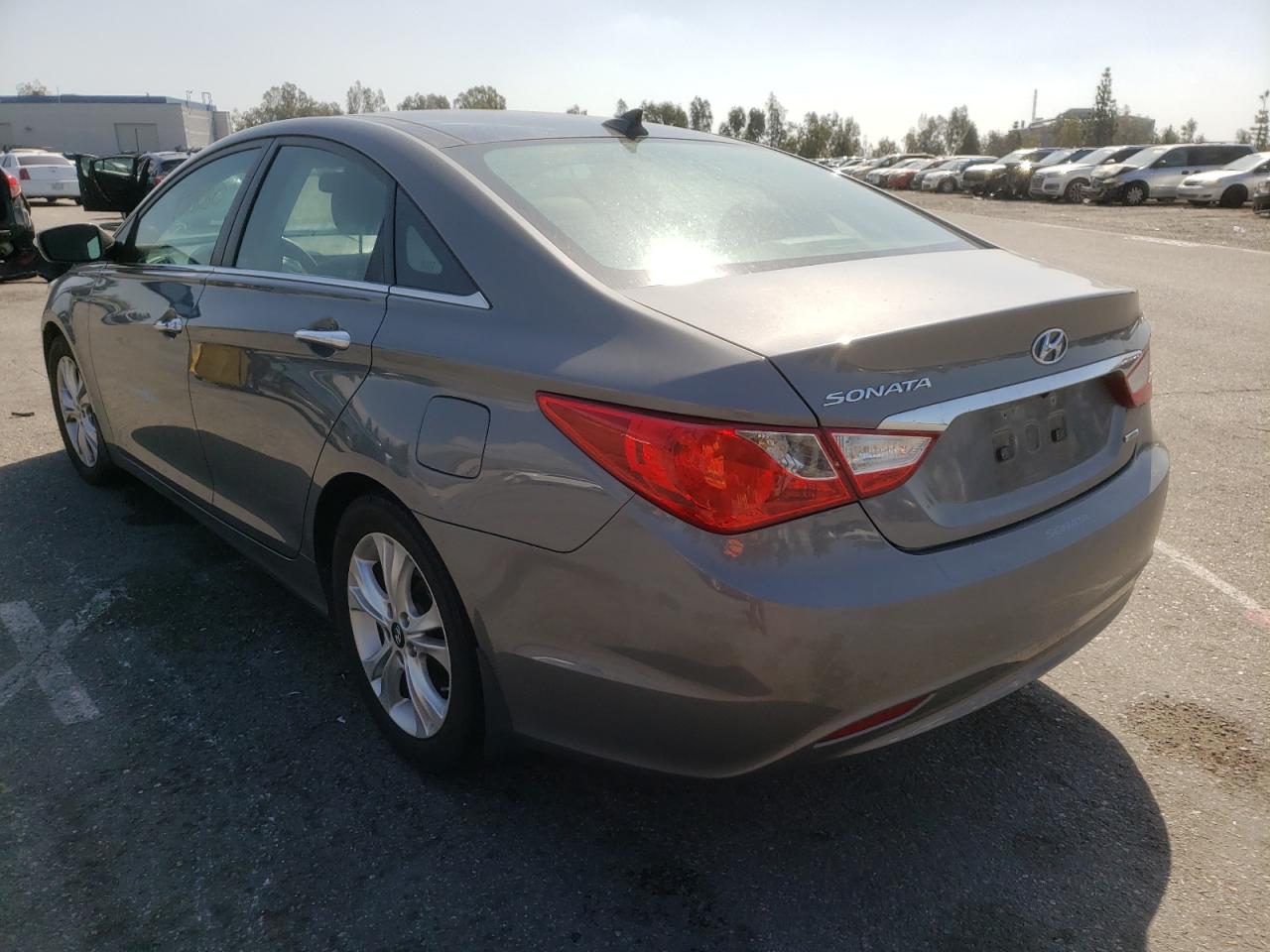 Photo 3 from auction – 2013 HYUNDAI SONATA SE with VIN 5NPEC4AC0DH581392