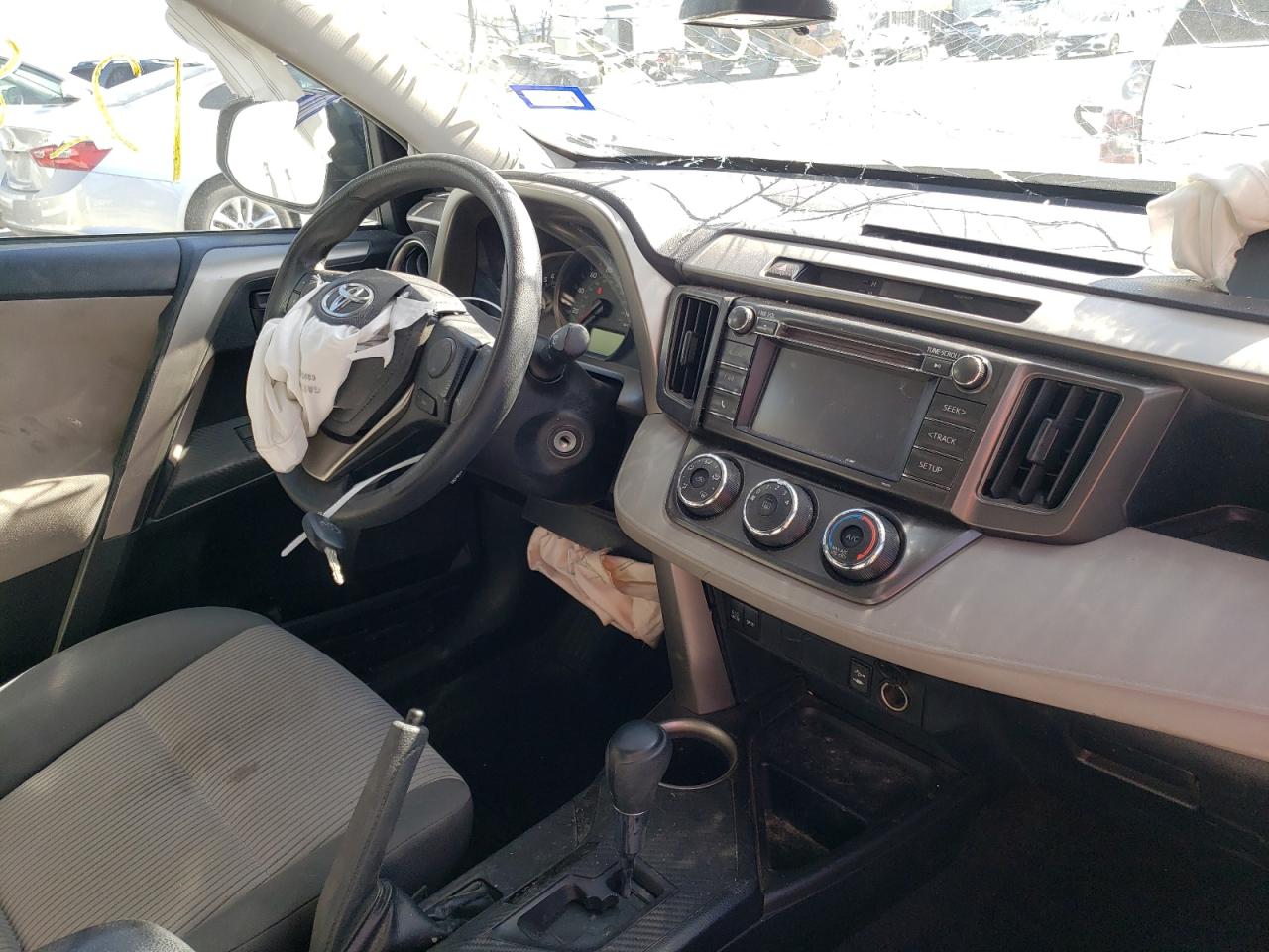 Photo 9 from auction – 2015 TOYOTA RAV4 LE with VIN 2T3ZFREV9FW154077