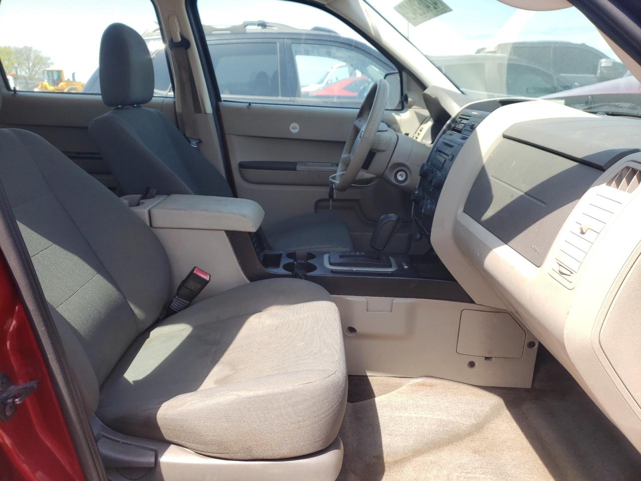 Photo 5 from auction – 2009 FORD ESCAPE XLS with VIN 1FMCU02759KA43483