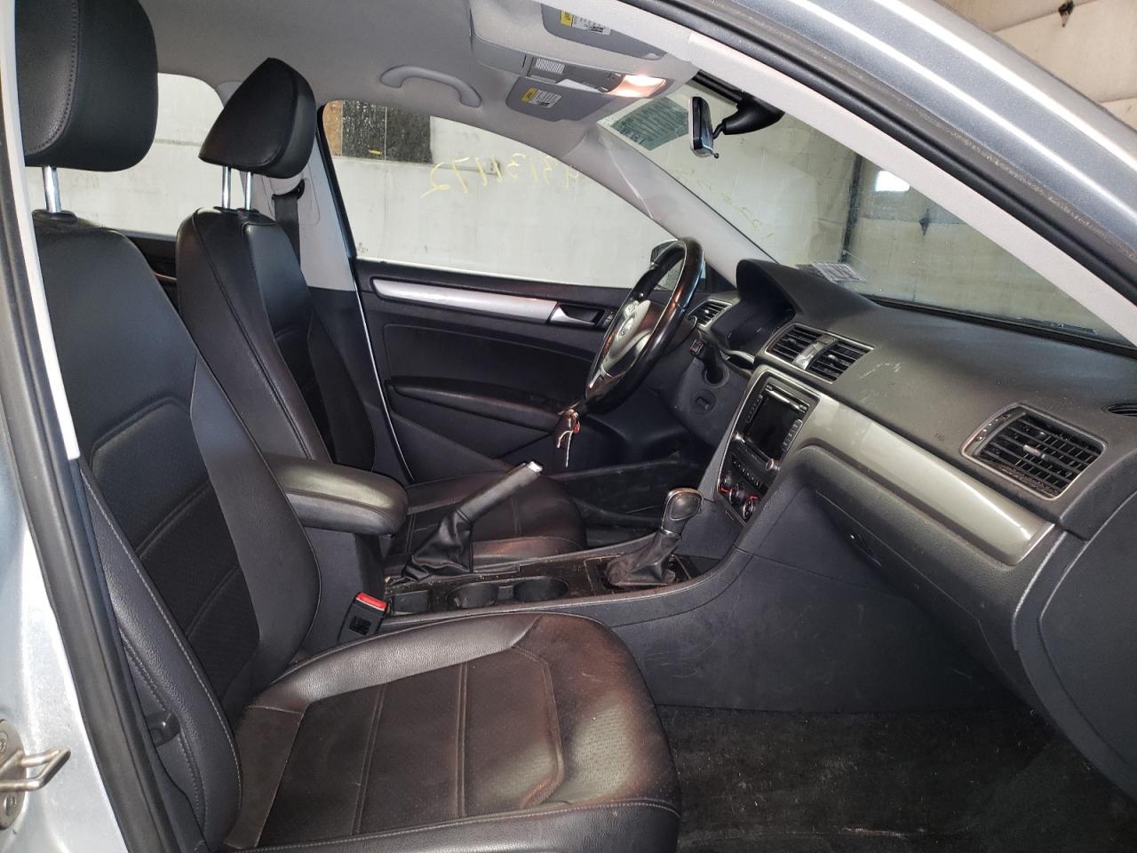 Photo 5 from auction – 2015 VOLKSWAGEN PASSAT S with VIN 1VWAT7A35FC115744