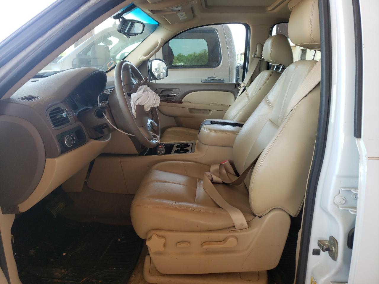 Photo 5 from auction – 2011 CHEVROLET SUBURBAN C with VIN 1GNSCJE01BR153992